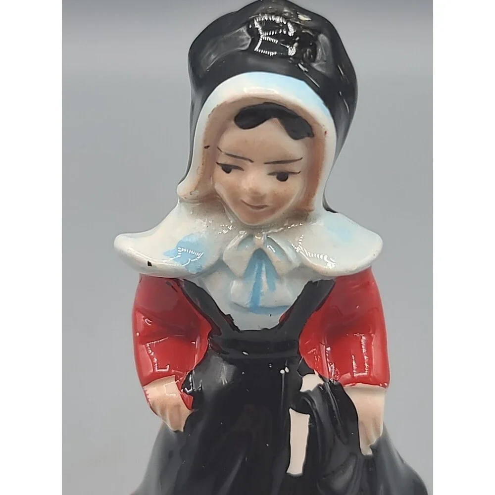Vintage Amish Salt And Pepper Shakers